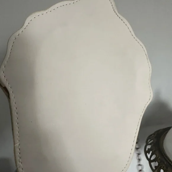 Cupcake Crossbody Bag - Picture 3 of 6